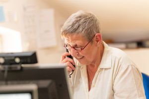 Anke Eymers am Telefon